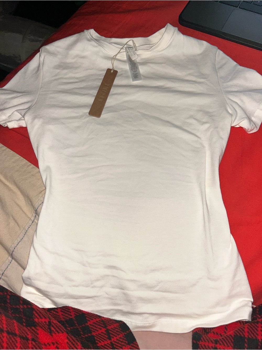 SKIMS White Short Sleeve Crewneck Tee